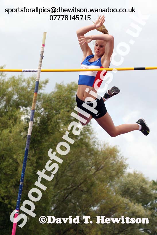 Under-17 womens pole vault. Photo: David T. Hewitson/Sports for All Pics